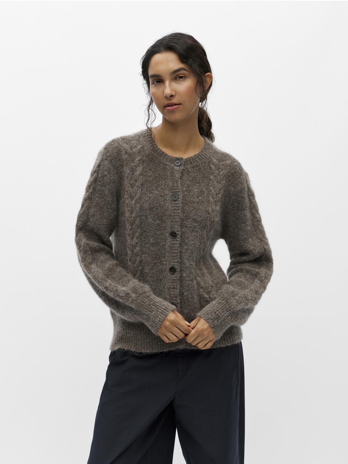 model_shot-front